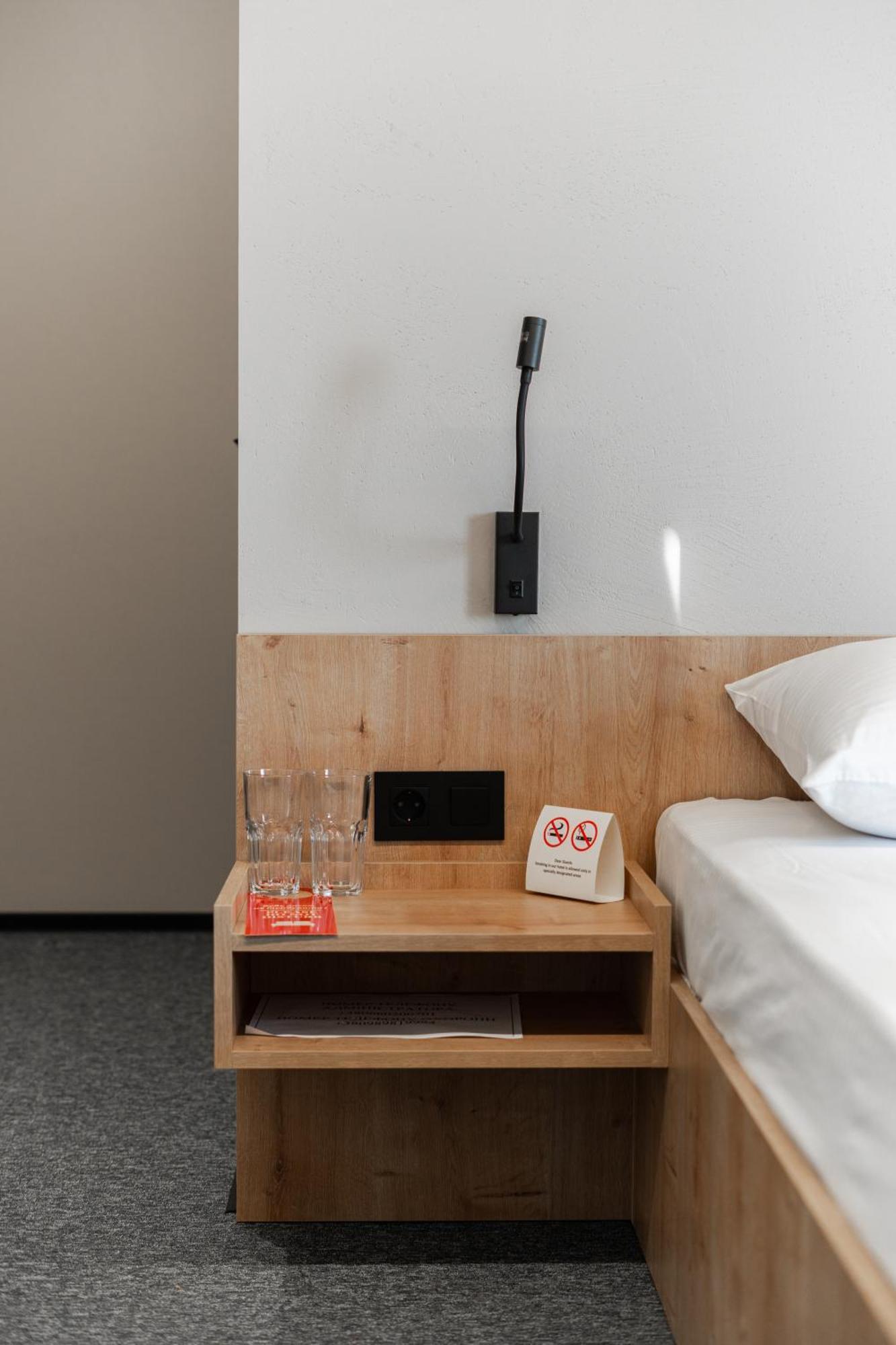Hotel Miramar Smart Room Kovel Kültér fotó